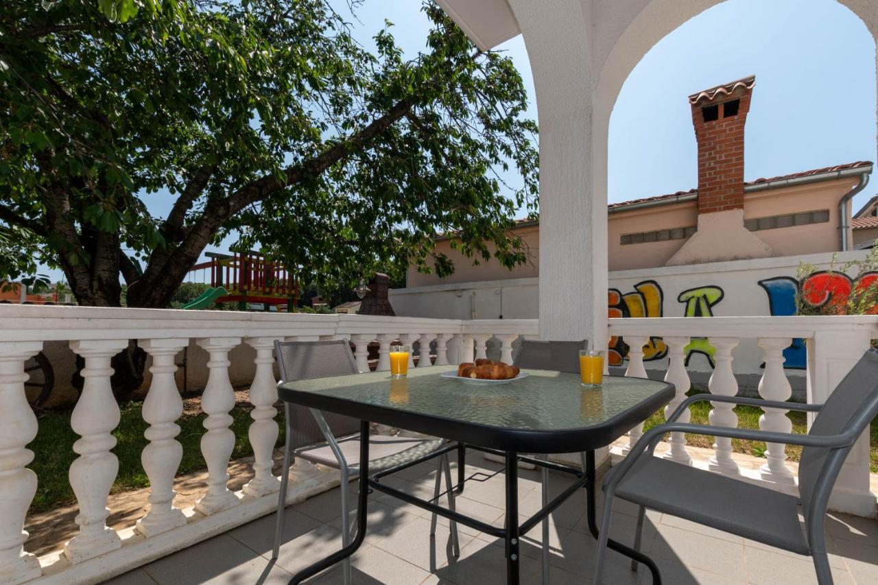Villa Lucija Pjescana Uvala Exterior foto